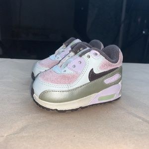 Nike Air Max 90 Sneakers